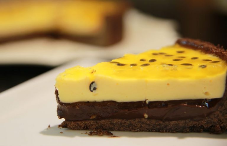 A melhor torta de maracujá chocolate Receitas Nota Dez