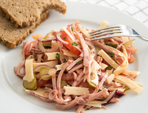 Deliciosa salada wurstsalat - Receitas Nota Dez