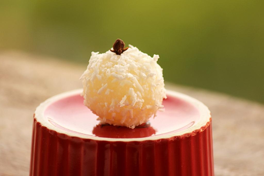 Delicioso beijinho de coco simples - Receitas Nota Dez