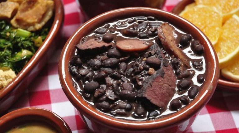 Feijoada tradicional brasileira - Receitas Nota Dez