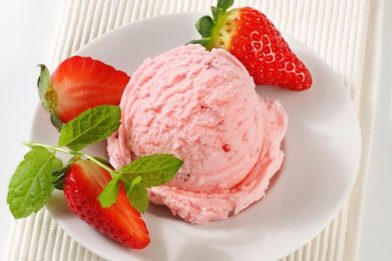 O mais simples sorvete caseiro de morango
